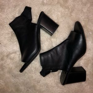 Kenneth Cole ankle bootie heels